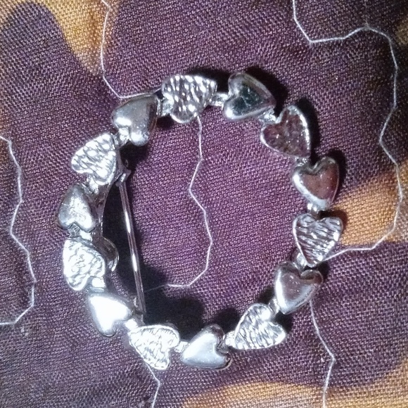 Circle heart brooch silver color metal - Picture 2 of 6